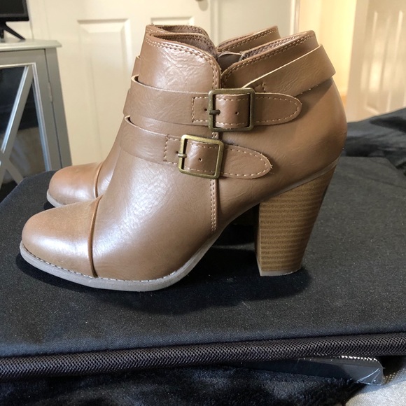 lc lauren conrad ankle boots